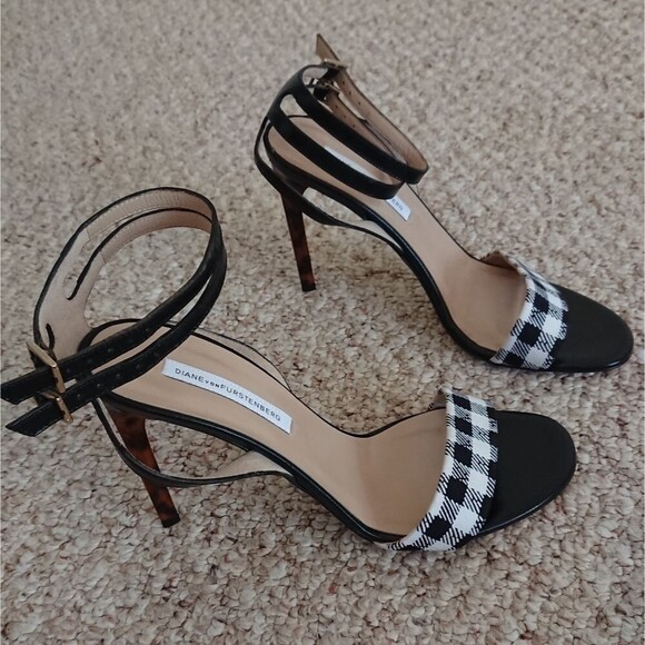 Diane Von Furstenberg Vera Double Buckle Sandal in Black & White size 7.5 - Picture 2 of 10